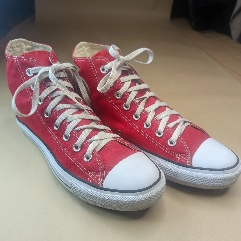 Converse Chuck Taylor All Star Men’s Size 10, women's sz 12. Classic High Top At